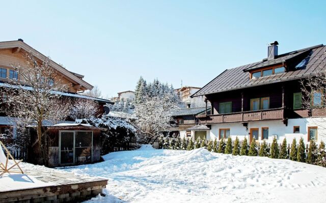 Quaint Chalet in Kirchberg with Terrace, Garden, Ski Storage