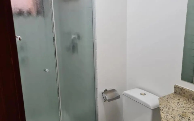 Apartamento encantador com piscina e garagem