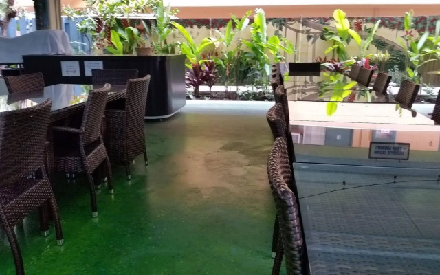Waikiki Beachside Hostel