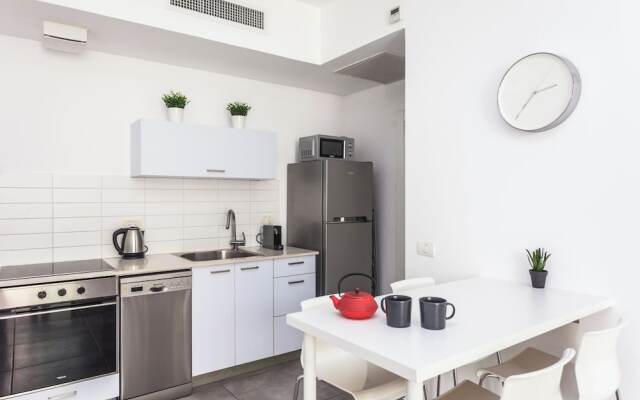 Modern Apartment Walking from the beach