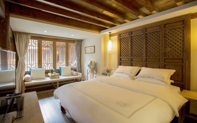 Lijiang Banxicaotang Inn