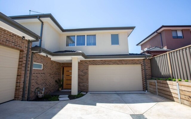 Lux Style 4BR Townhouse@ashwood