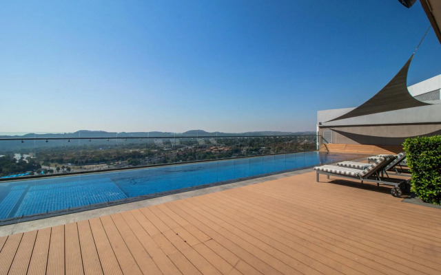 301 Menlyn Maine Trilogy Apartment