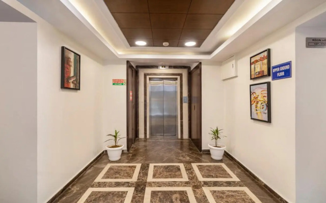 Treebo Premium Rose Mallow