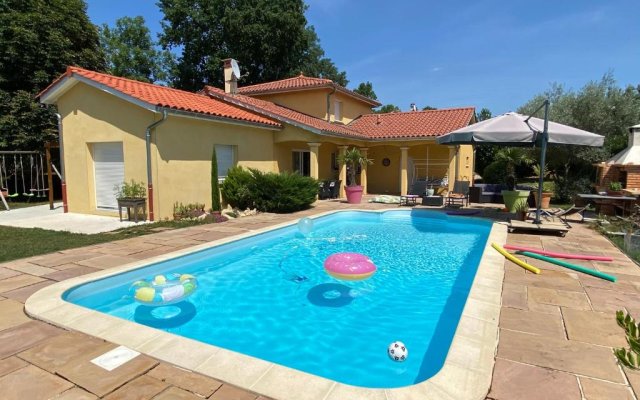 Chambres dans villa avec piscine