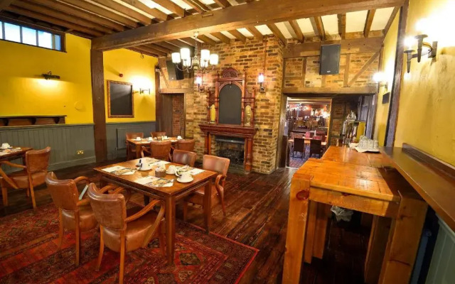 The Royal Victoria & Bull Hotel
