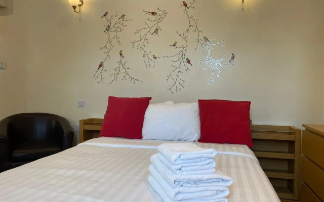 Lyall Apartment Hotel