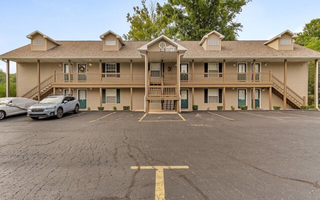 Tuscany On Taneycomo 2 Bedroom Condo by RedAwning