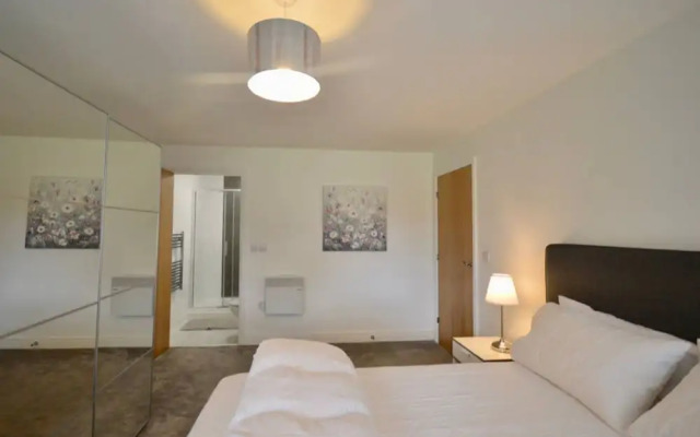 Stylish 2 Bedroom Apartment in Downtown Bristol