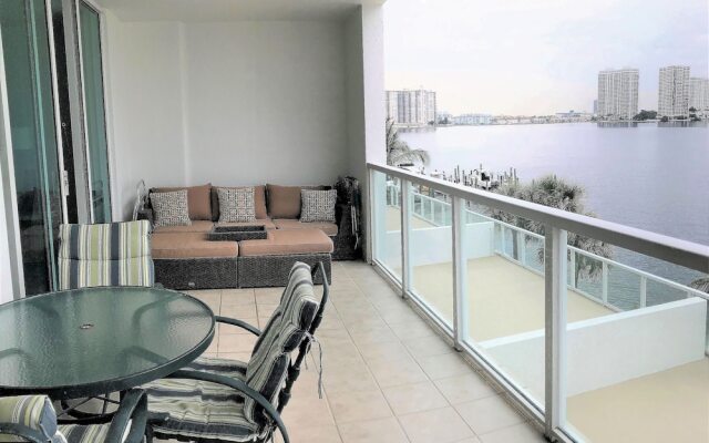 Marina Bay Club