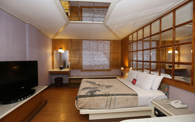 Midi Motel Tainan Branch