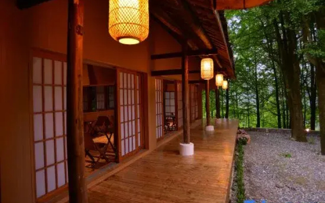 Shanjian Youmingyue Private Hot Spring Homestay (Dujiangyan)