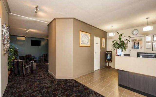 Airport Admiralty Motel