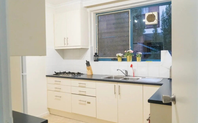 Comfortable New 2 Bedroom Apartment by St Kilda Pier