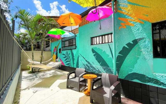 Baku Laureles Hostel