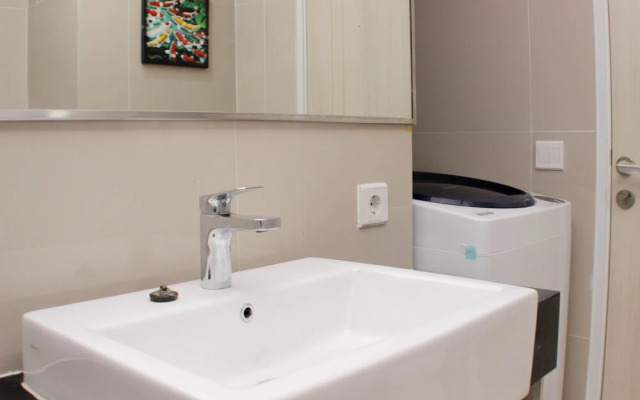 Warm And Cozy Studio At Azalea Suites Apartment