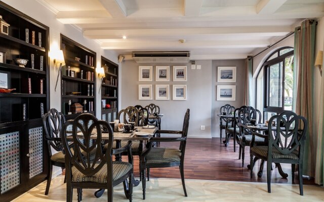 Island Club Hotel & Apartments