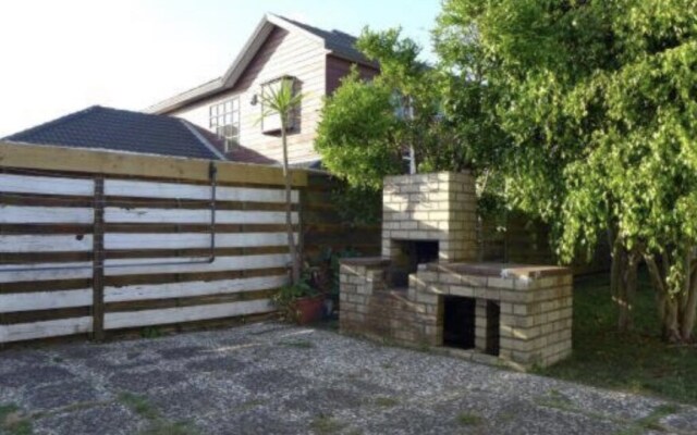 Arent Serviced House 7A Rangiatea Road