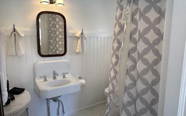 The Cottage @ 241 North