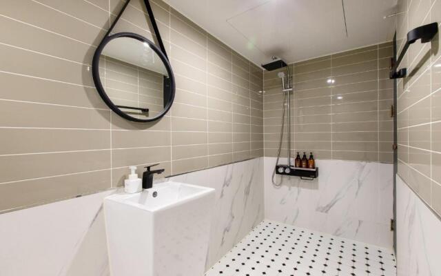 Brown Dot Hotel Minam