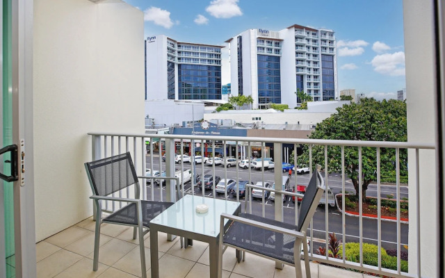 Studio in the City with pool and BBQ