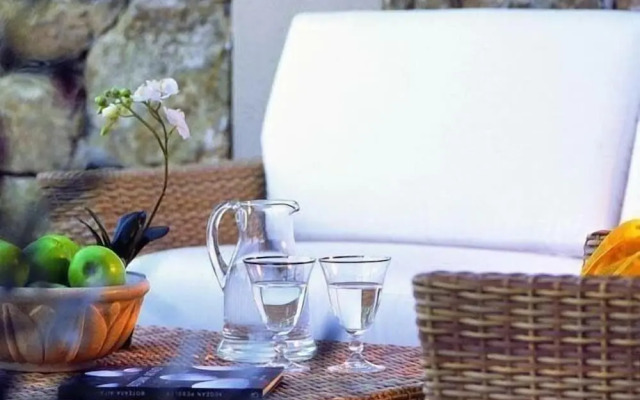 Argo Maisonettes & Suites