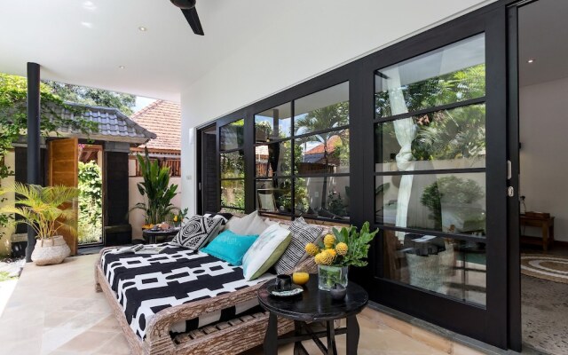 Villa Lora by Villa Finder