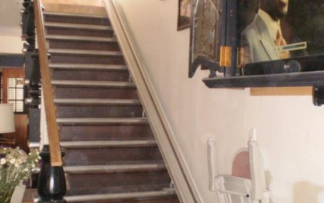 Actinolite Bed & Breakfast