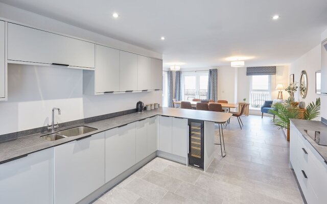 Host Stay 3 Queens Court