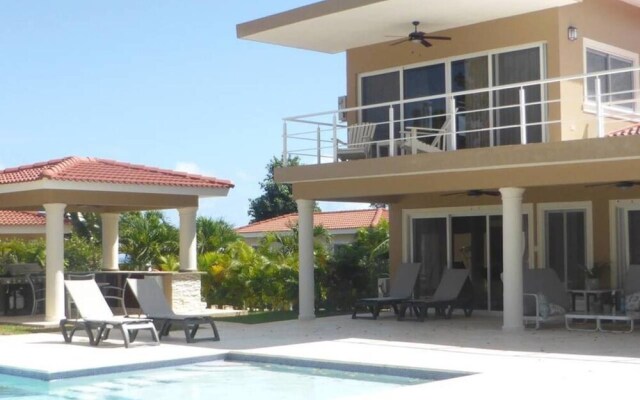 Private two Story Villa With Guest House