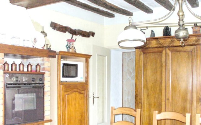 House With 2 Bedrooms in Villeuneuve sur Yonne, With Wonderful Mountai