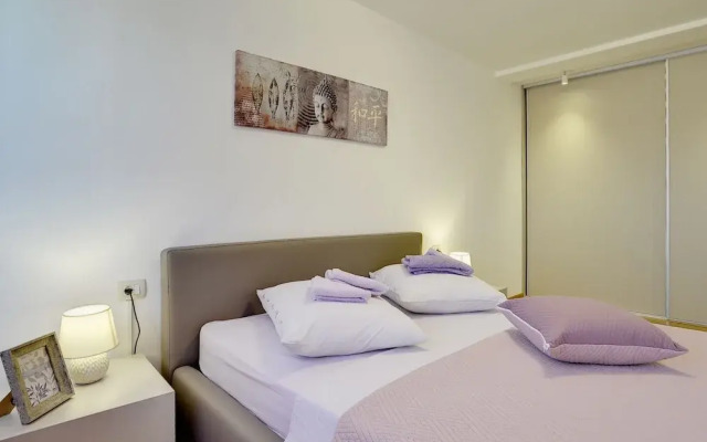 Villa in Pula With sea Beach