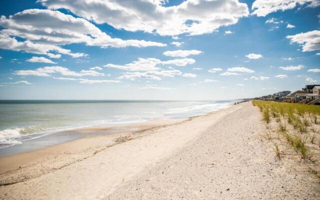 Chill'ax Inn by Oak Island Accommodations