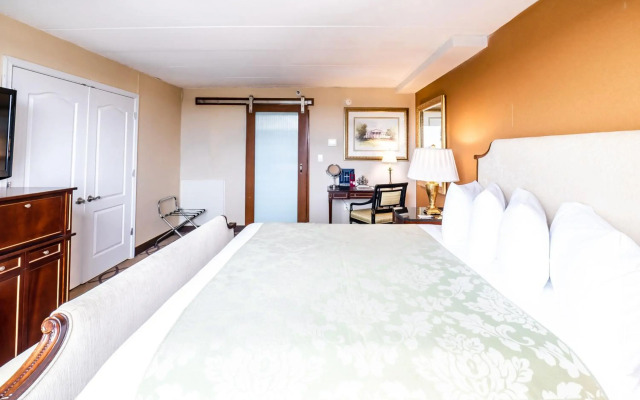 Metro Points Hotel