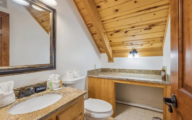 Very Secluded Breathtaking Riverfront Game Room