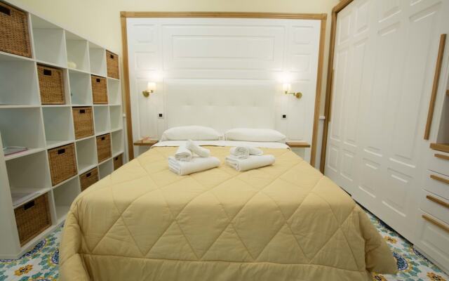 La Corte Dei Borboni