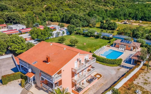 Pretty Apartment in Banjole near Sea Beach & Town Center