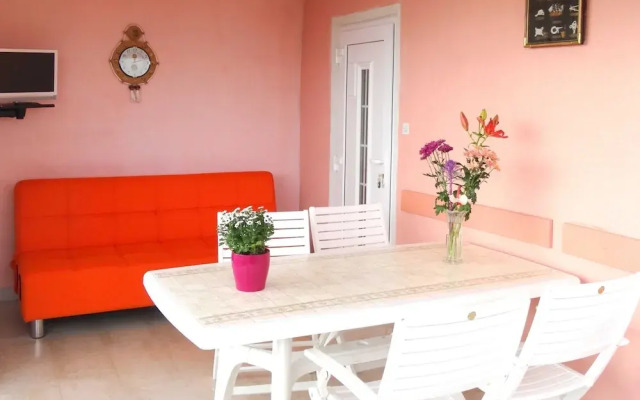 Lush and Sunny Apartment With Balcony and Sea View