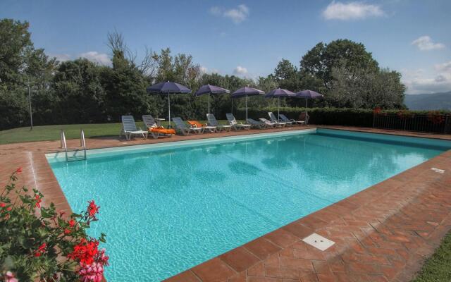 Farmhouse in Proceno With Pool and Hill Views