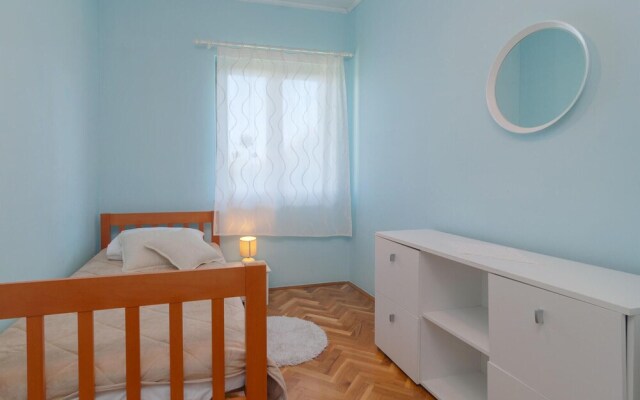 Nice Home in Split With Sauna, Wifi and 7 Bedrooms