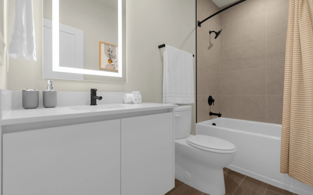 Upstay - Townhouse With Private Pool and Foosball