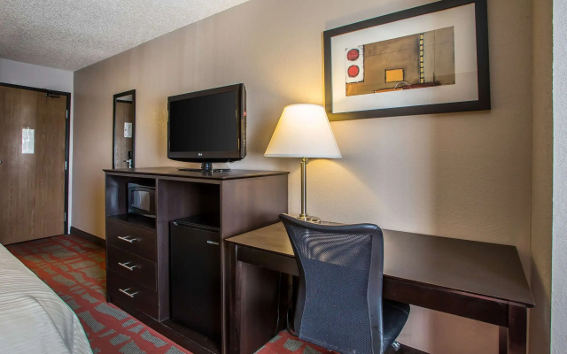 Quality Inn & Suites West Bend