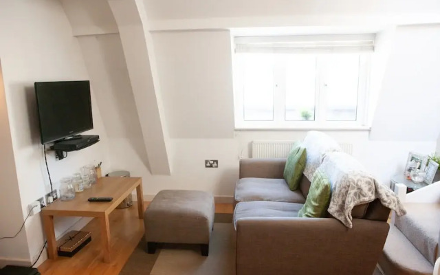 1 Bedroom Apartment With Private Roof Terrace