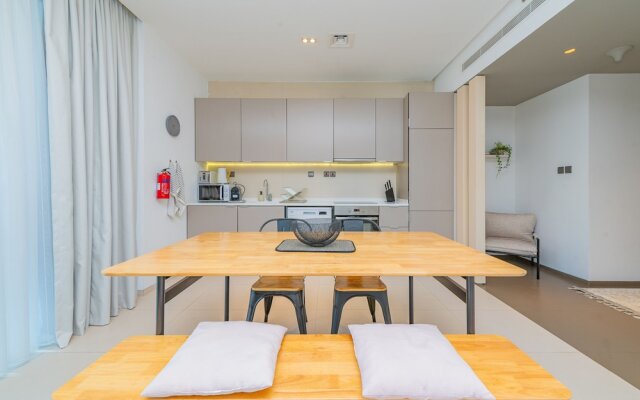 Amazing Stay in Marina With Balcony & View