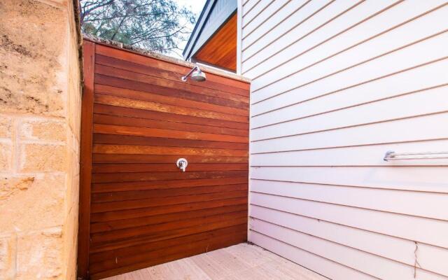 Arthouse, beach 200m, kids TV area, air-con