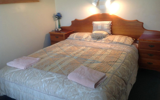 AAA Granary Accommodation – Guest Rooms – Promised Land