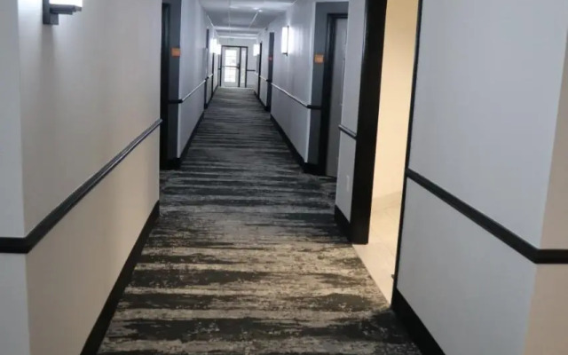La Quinta Inn & Suites by Wyndham Houston Bush IAH South