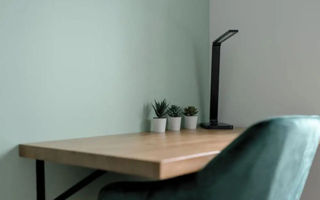 Apartment With Parking by Renters