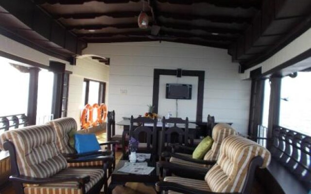 2 BHK Houseboat in Opp.K.S.R.T.C Bus Station,, Kollam, by GuestHouser (FC08)