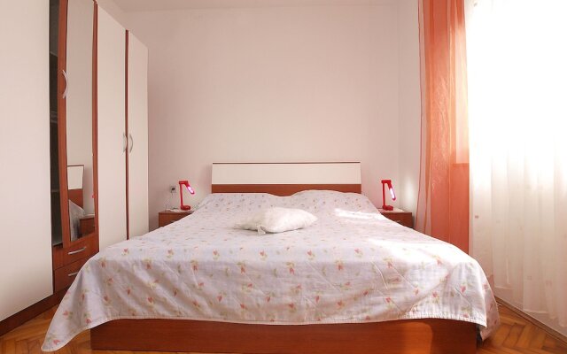 Apartment 860